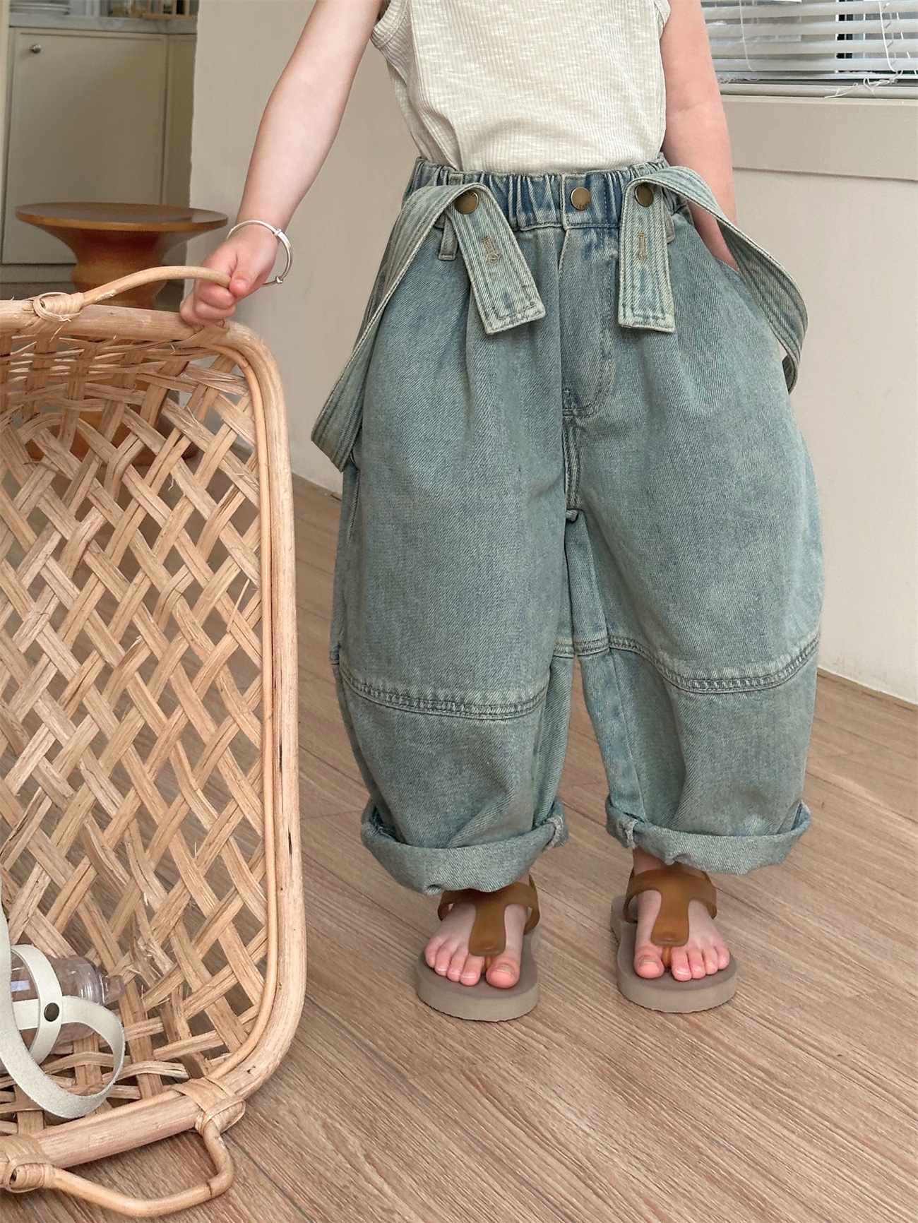 Детские джинсовые брюки с лямками оптом из Китая