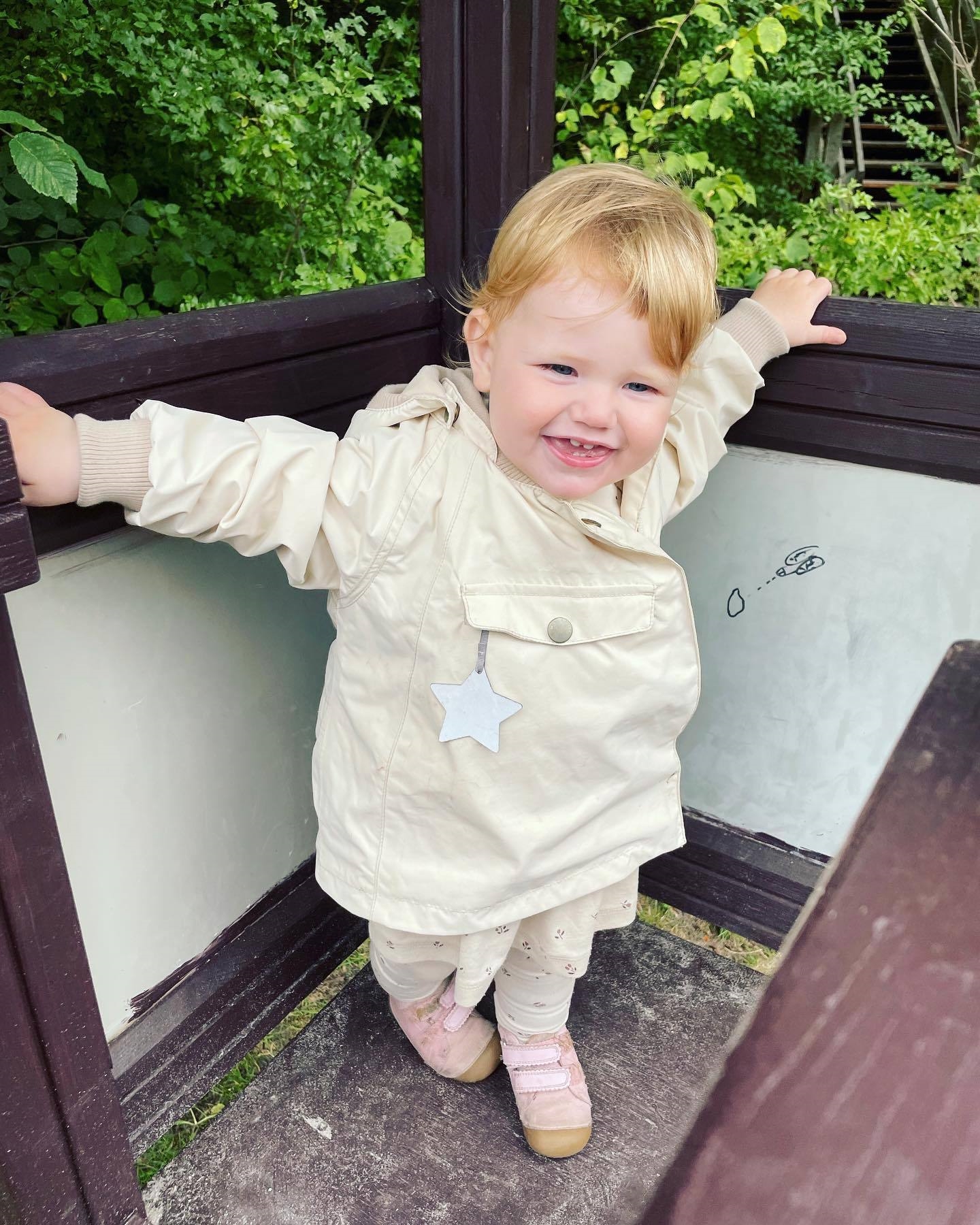 Детский ветровик 2023 осенний новый мужской и женский ветровик с капюшоном оптом из Китая