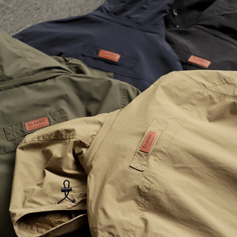 Ветрозащитная куртка с множеством карманов оптом из Китая