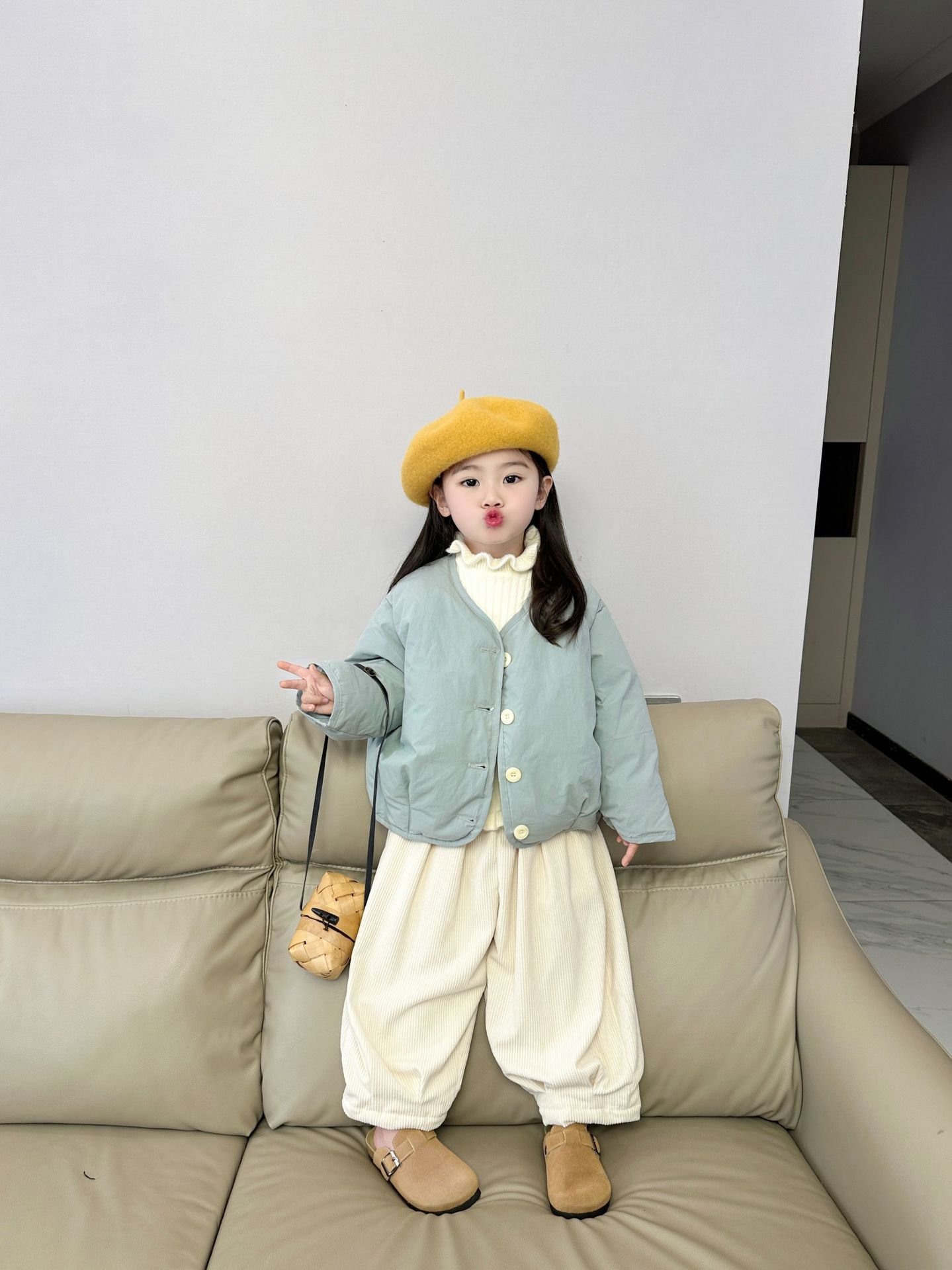 Детская зимняя куртка с утиной пуховой подкладкой оптом из Китая