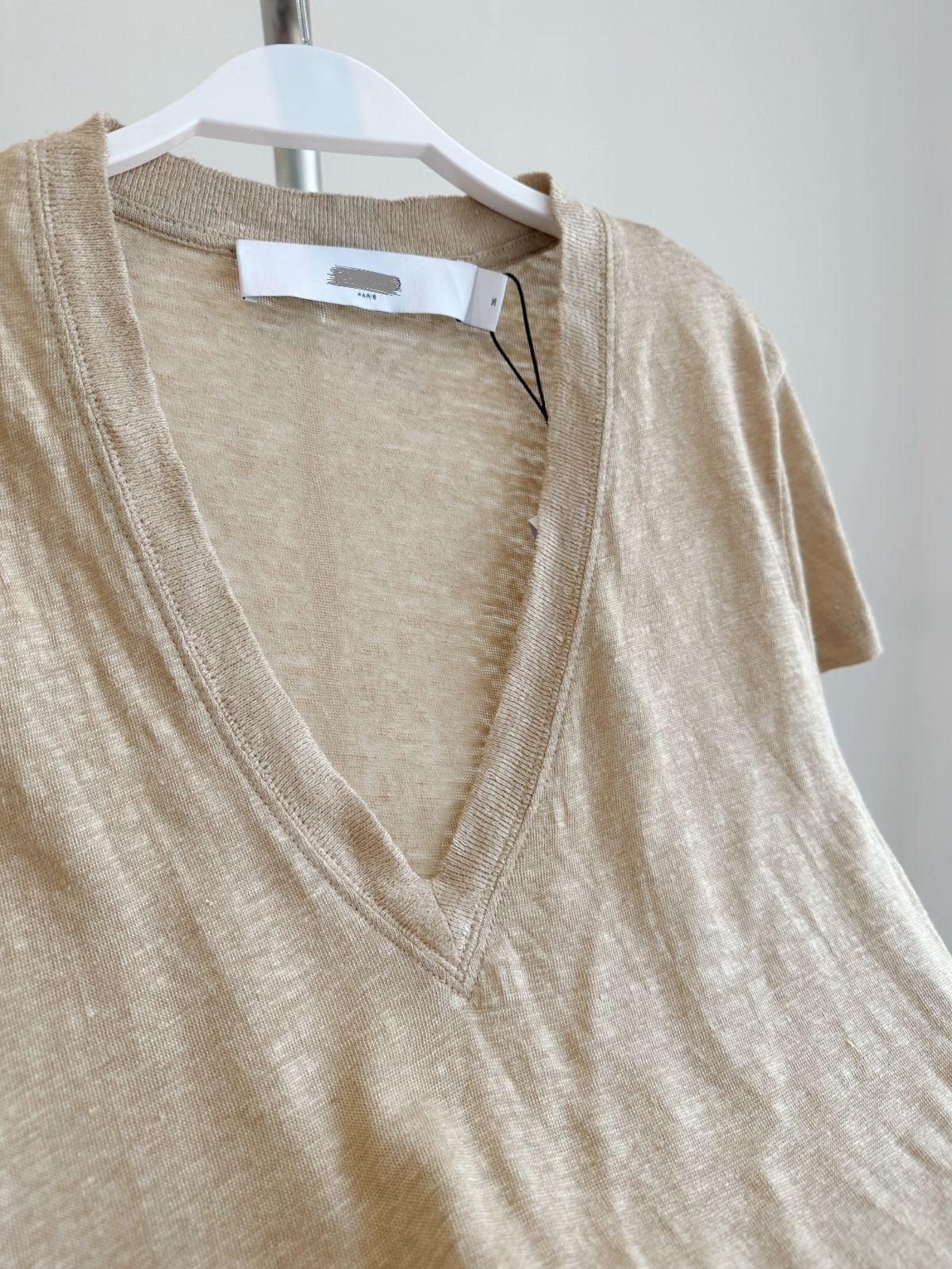 Футболка из льна с коротким рукавом и V-образным вырезом оптом