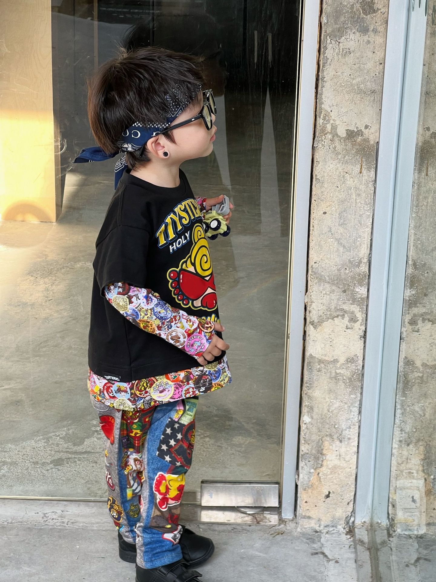 Детские джинсы с нашивками оптом из Китая