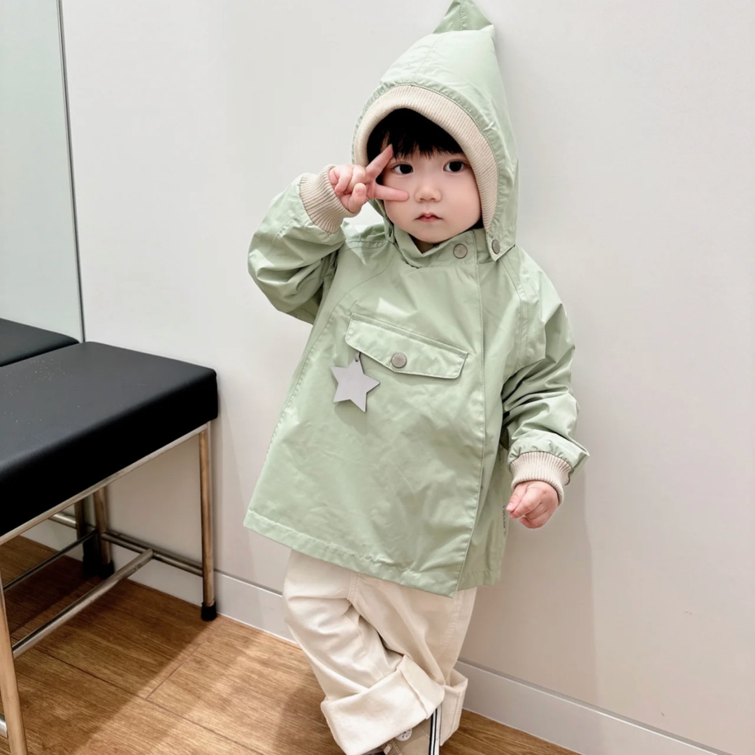 Детский ветровик 2023 осенний новый мужской и женский ветровик с капюшоном оптом из Китая