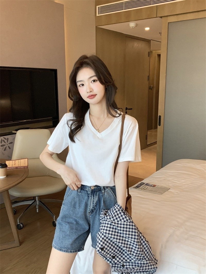 Женская футболка V-образный вырез белая 2024 лето оптом