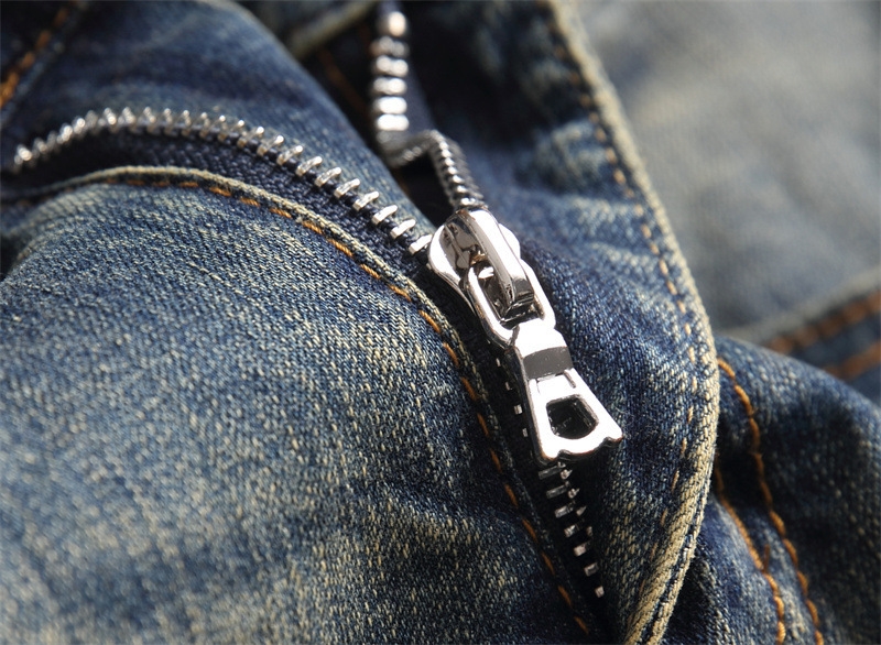 Мужские джинсы с вышивкой и звездой оптом из Китая