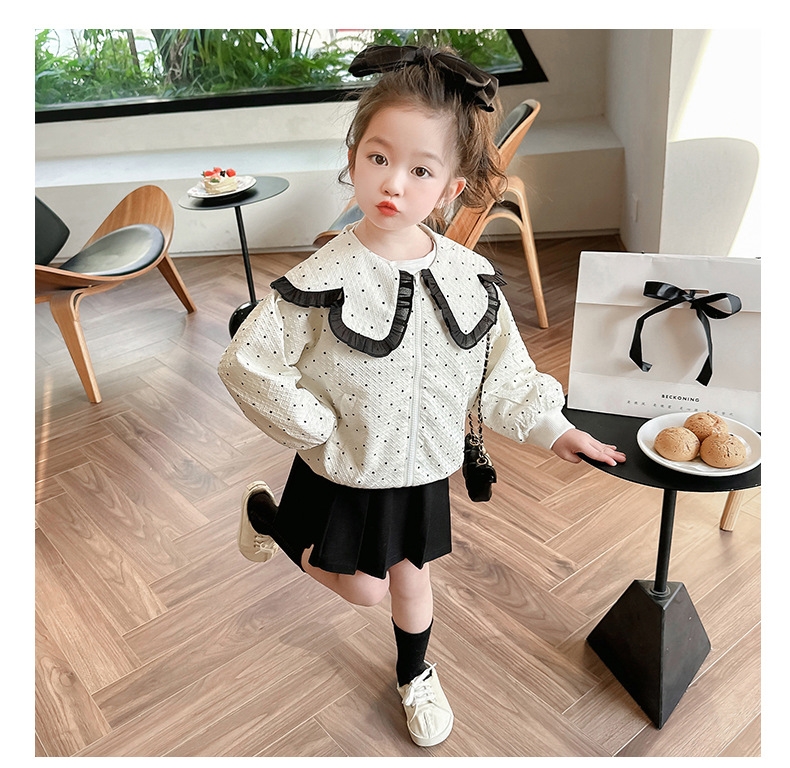 Детская куртка с воротником и узором в горошек оптом из Китая