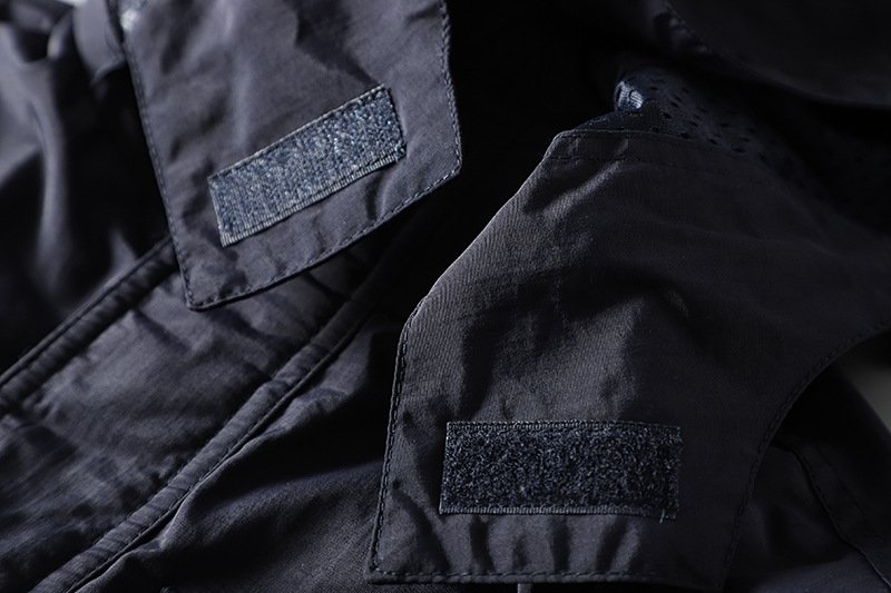 Ветрозащитная куртка с множеством карманов оптом из Китая