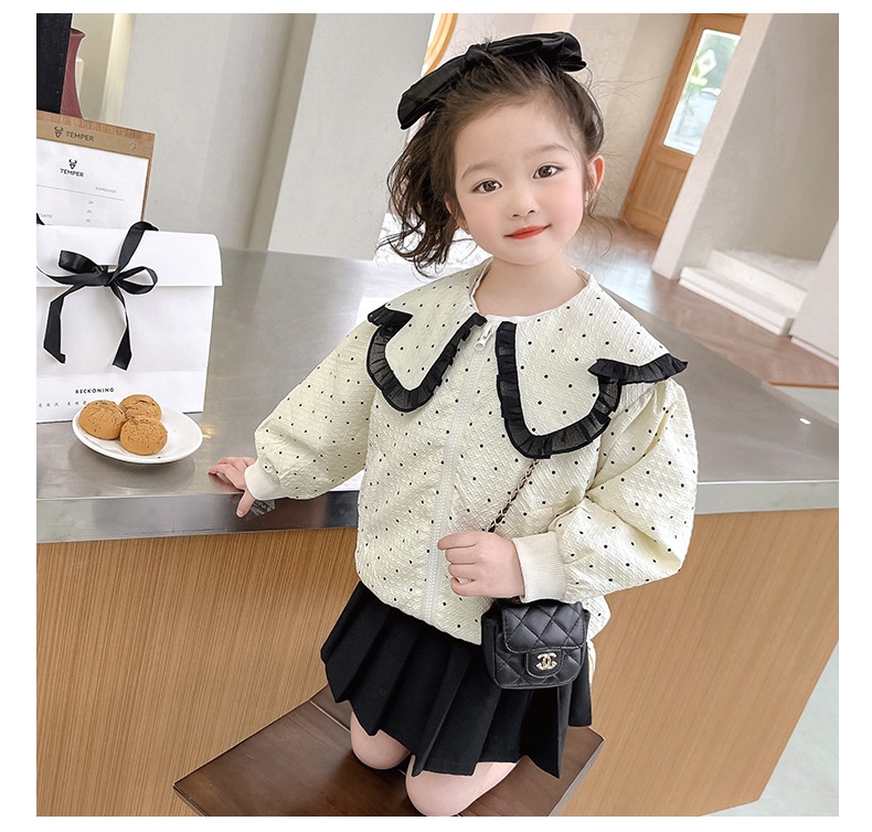 Детская куртка с воротником и узором в горошек оптом из Китая