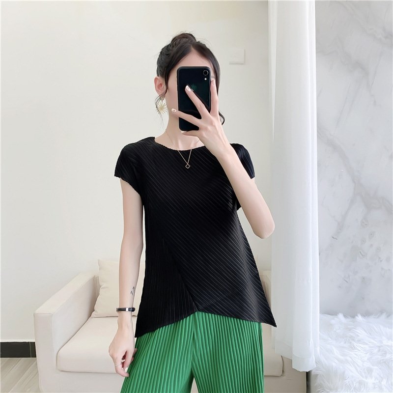 Женская футболка с укороченным рукавом и складками оптом