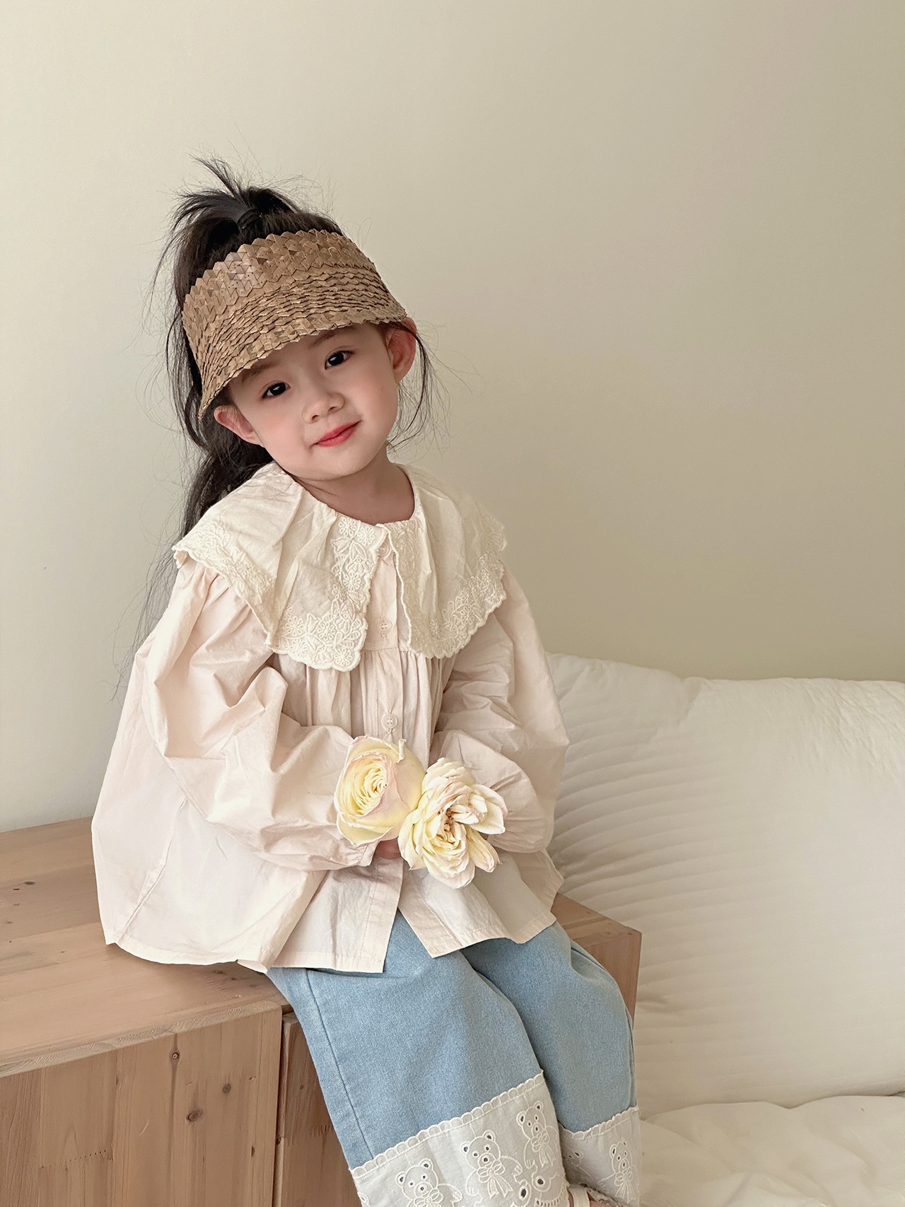 Детские джинсы с кружевными вставками оптом из Китая