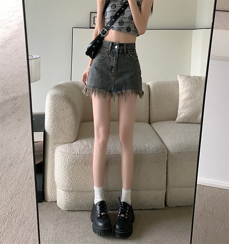 Джинсовая мини-юбка с высокой талией и каймой из меха оптом из Китая