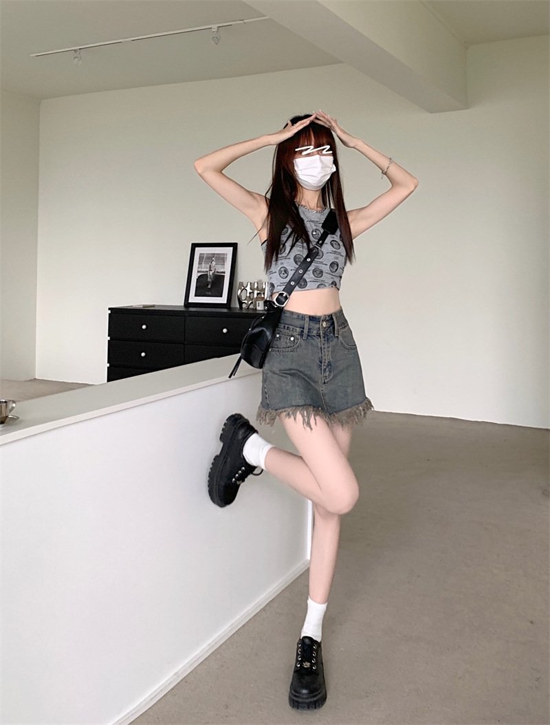 Джинсовая мини-юбка с высокой талией и каймой из меха оптом из Китая