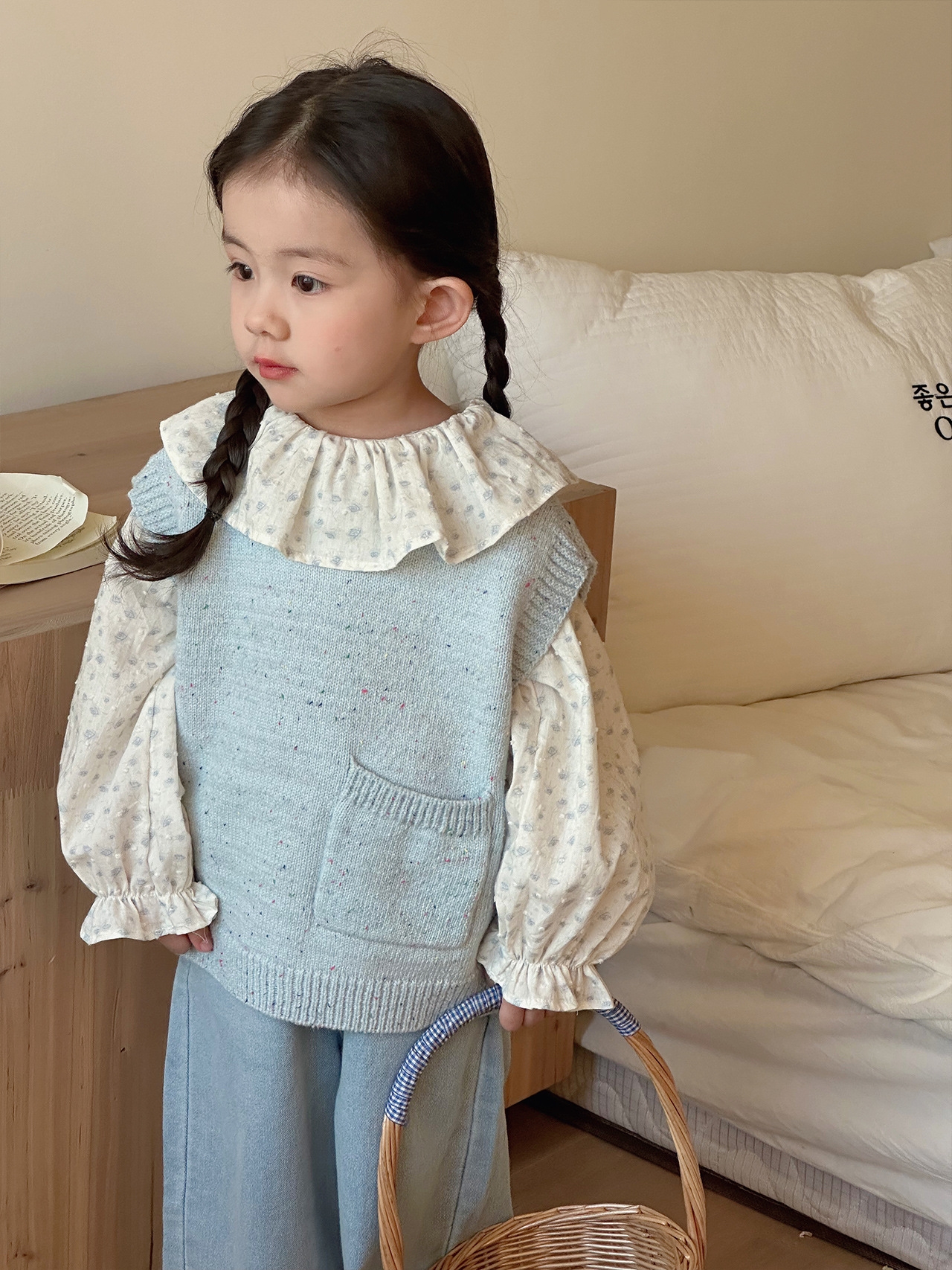 Детские джинсы с кружевными вставками оптом из Китая