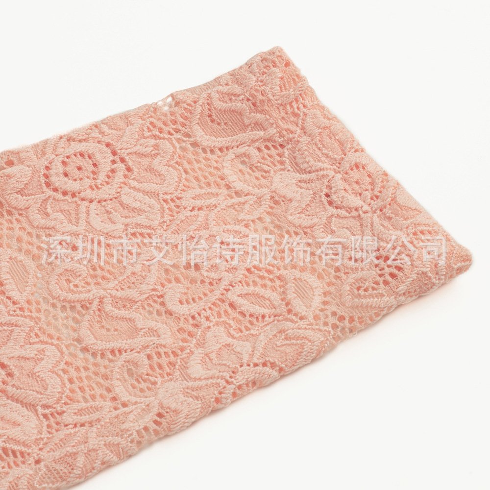 Платье с вырезом под горло и кружевной отделкой оптом из Китая