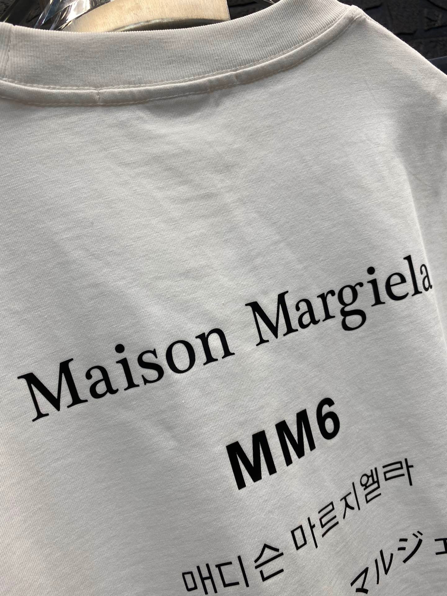Футболка с длинным рукавом Maison Margiela MM6 с круглым вырезом и принтом букв оптом