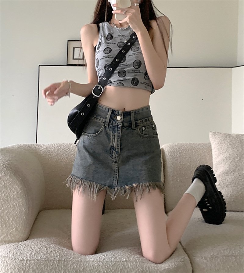 Джинсовая мини-юбка с высокой талией и каймой из меха оптом из Китая