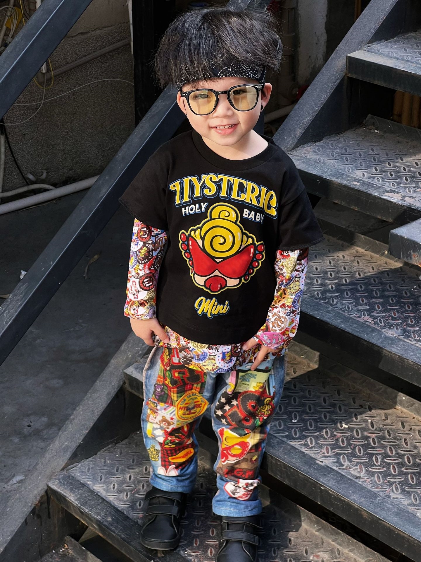 Детские джинсы с нашивками оптом из Китая