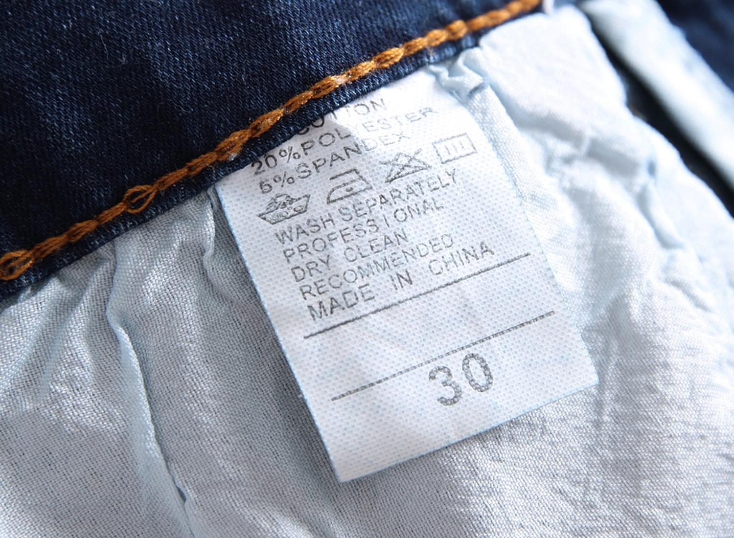 Мужские джинсы с разрывами и зауженными штанинами оптом из Китая