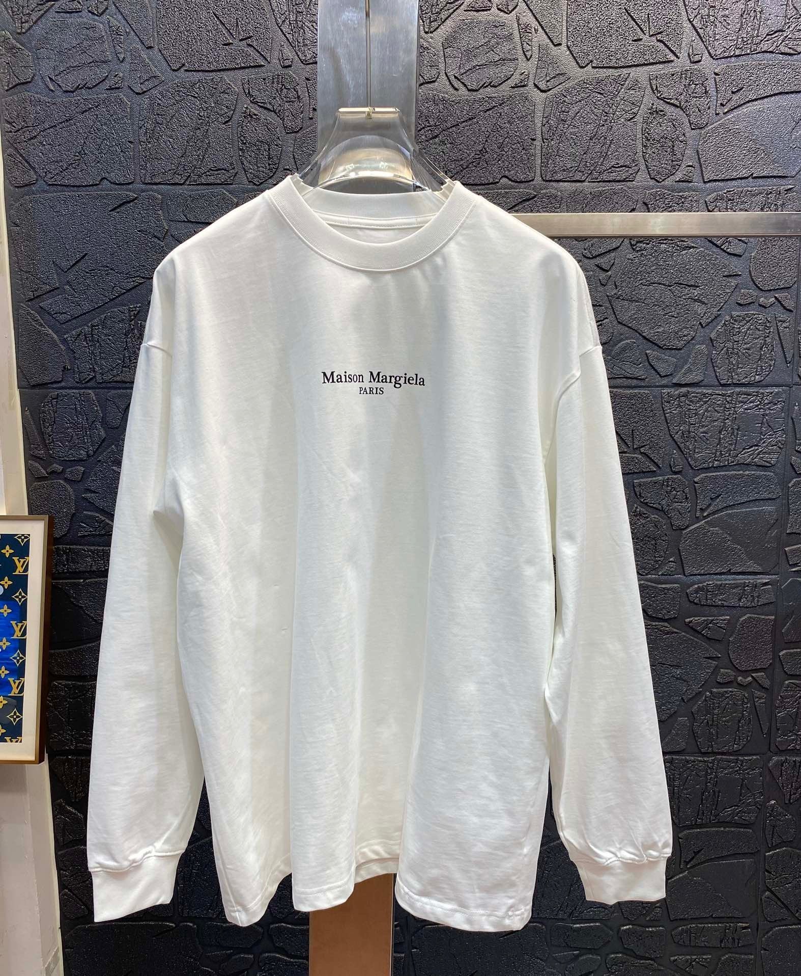 Футболка с длинным рукавом Maison Margiela MM6 с круглым вырезом и принтом букв оптом