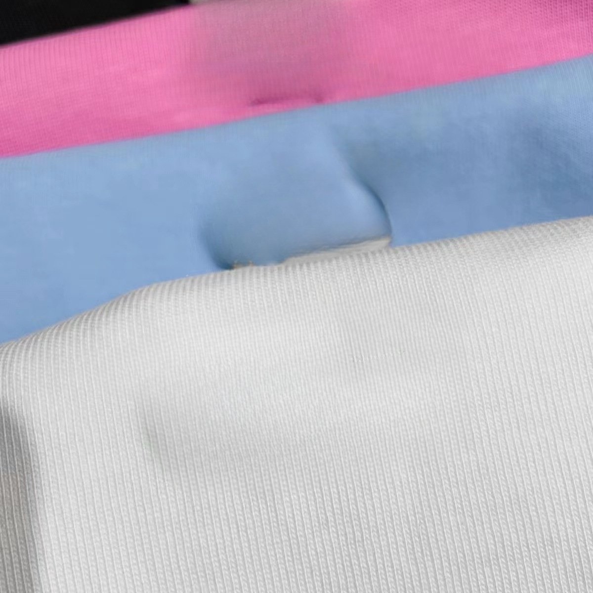 Летняя футболка с высоким уровнем деталей WE11DONE оптом