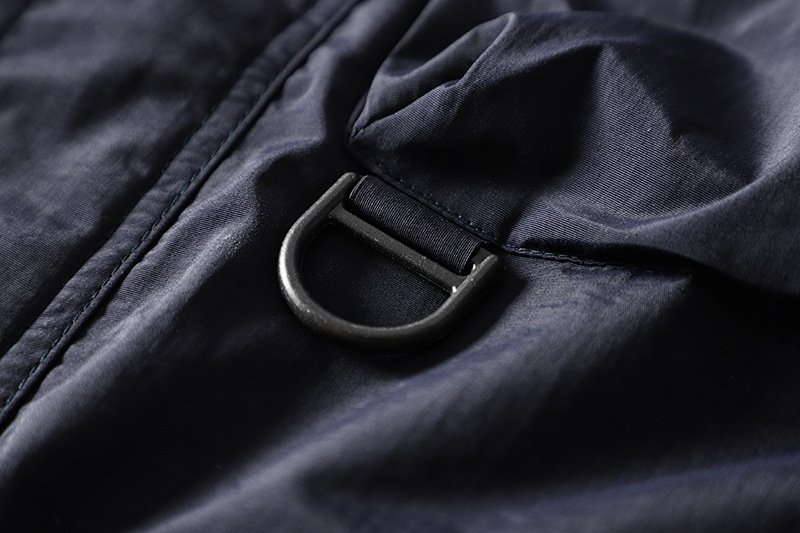 Ветрозащитная куртка с множеством карманов оптом из Китая