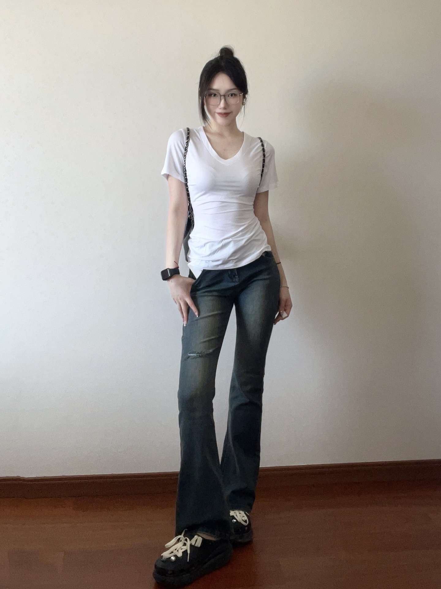 Футболка Латины V-образным вырезом и короткими рукавами оптом