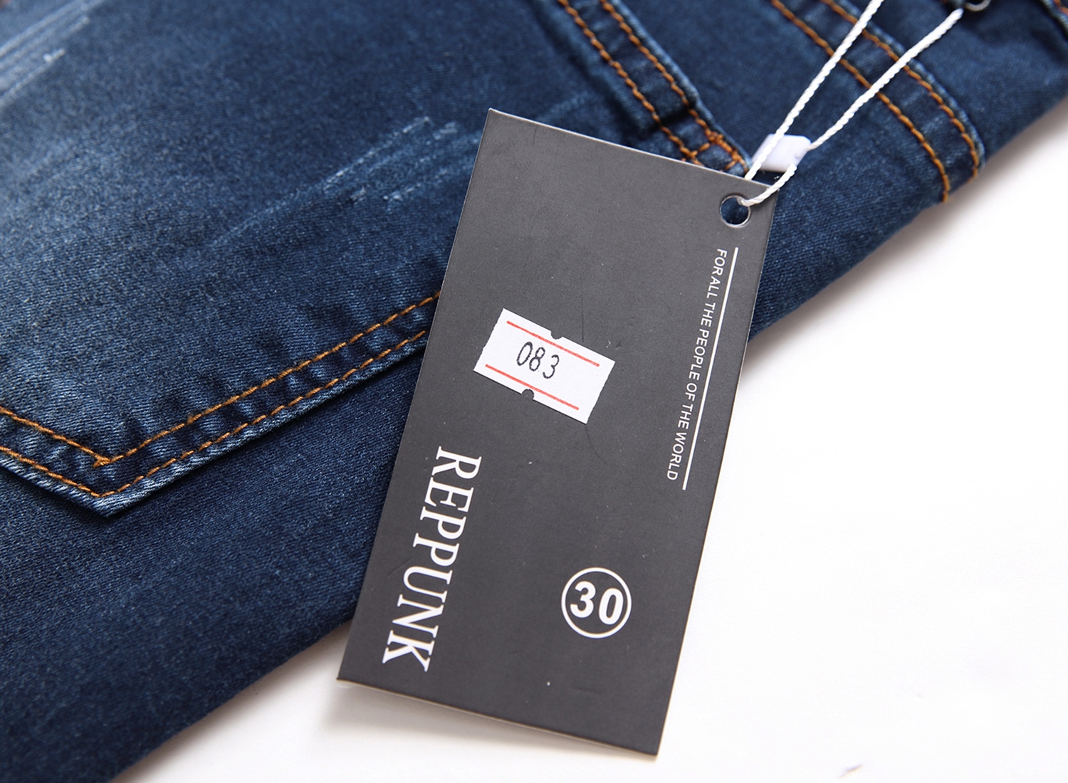 Мужские джинсы с разрывами и зауженными штанинами оптом из Китая