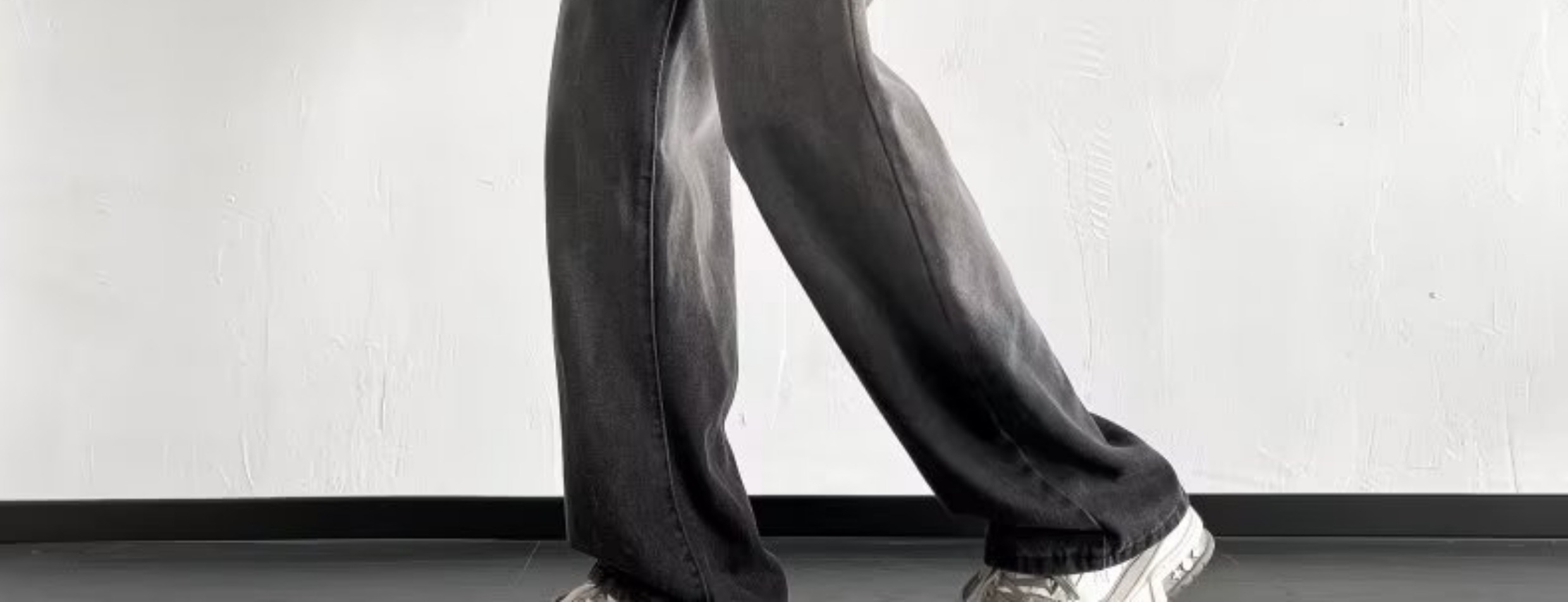 Широкие джинсы с постепенным переходом цвета оптом из Китая