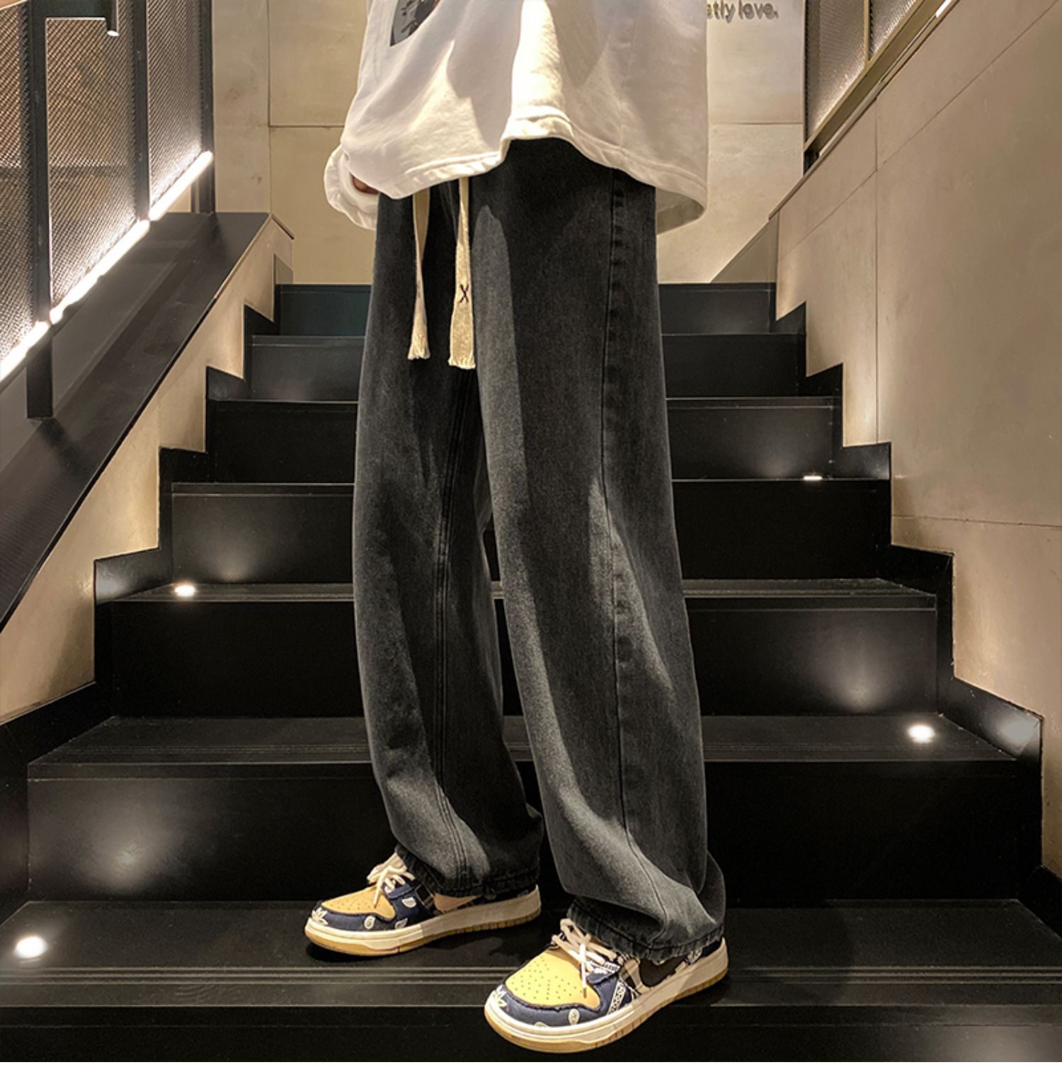 Мужские джинсы винтажного светло-голубого цвета 2024 весна оптом из Китая