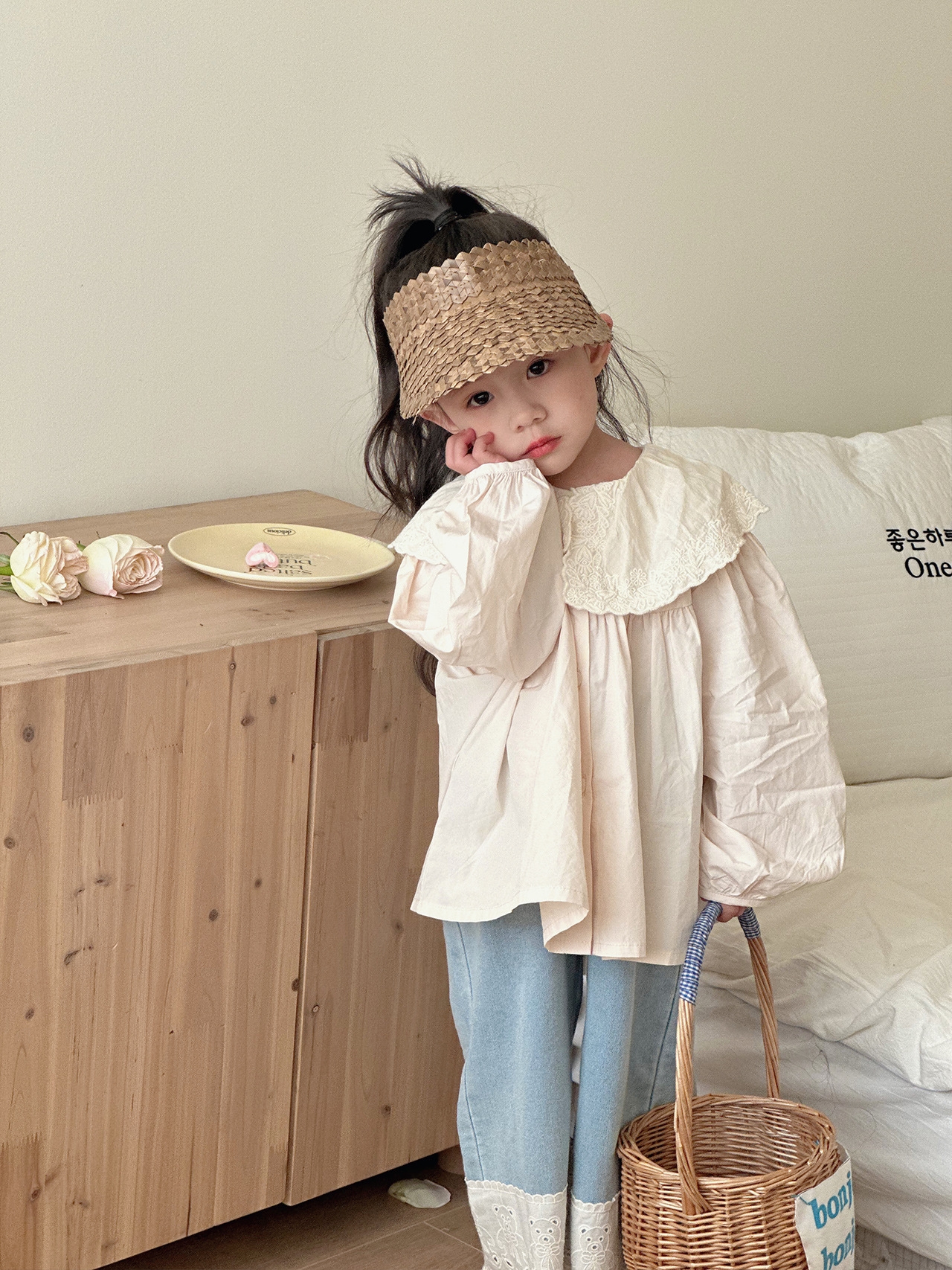 Детские джинсы с кружевными вставками оптом из Китая