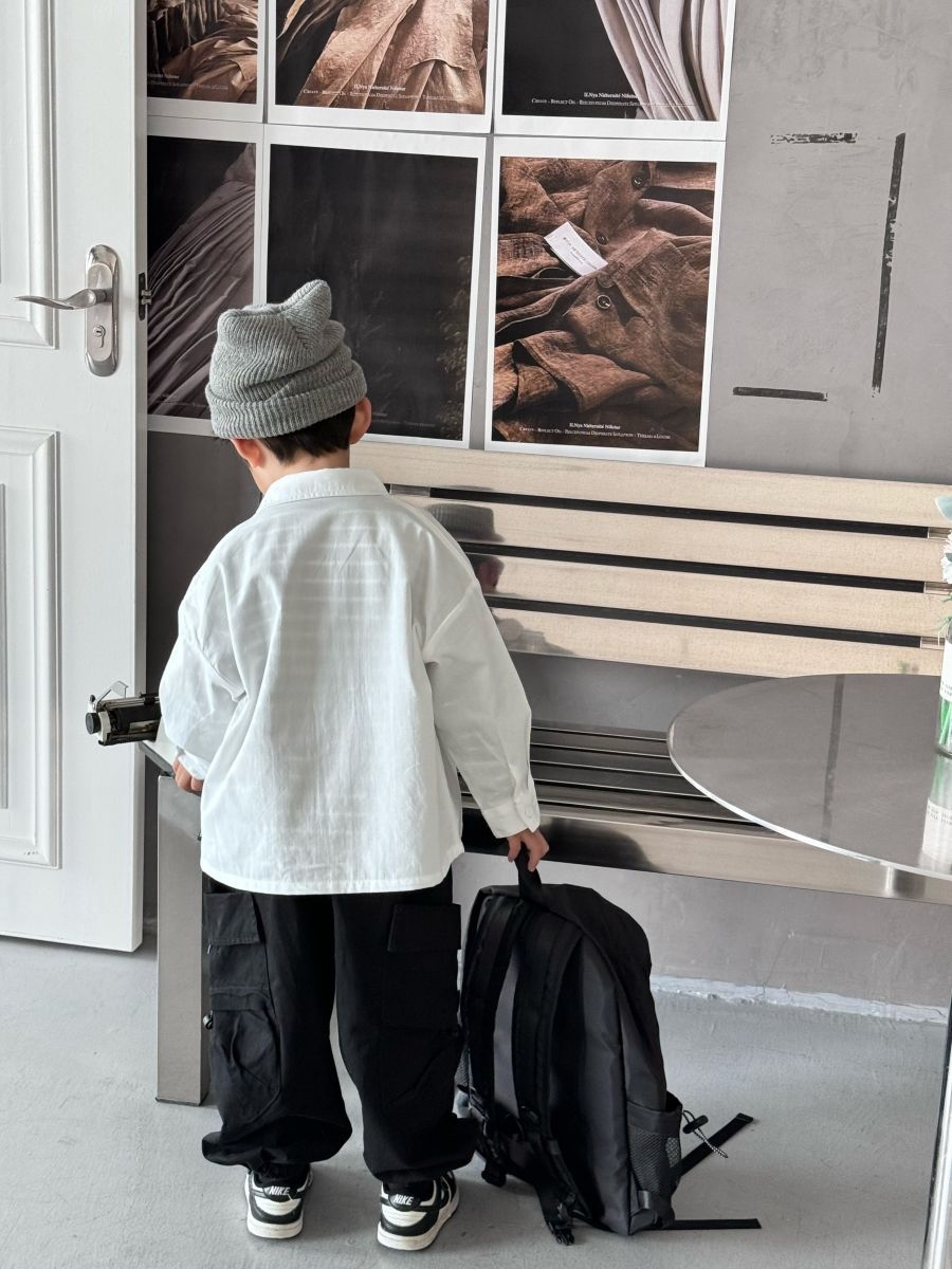 Детская рубашка весенняя новая длинный рукав детская корейская версия белая рубашка с вышитыми буквами оптом из Китая