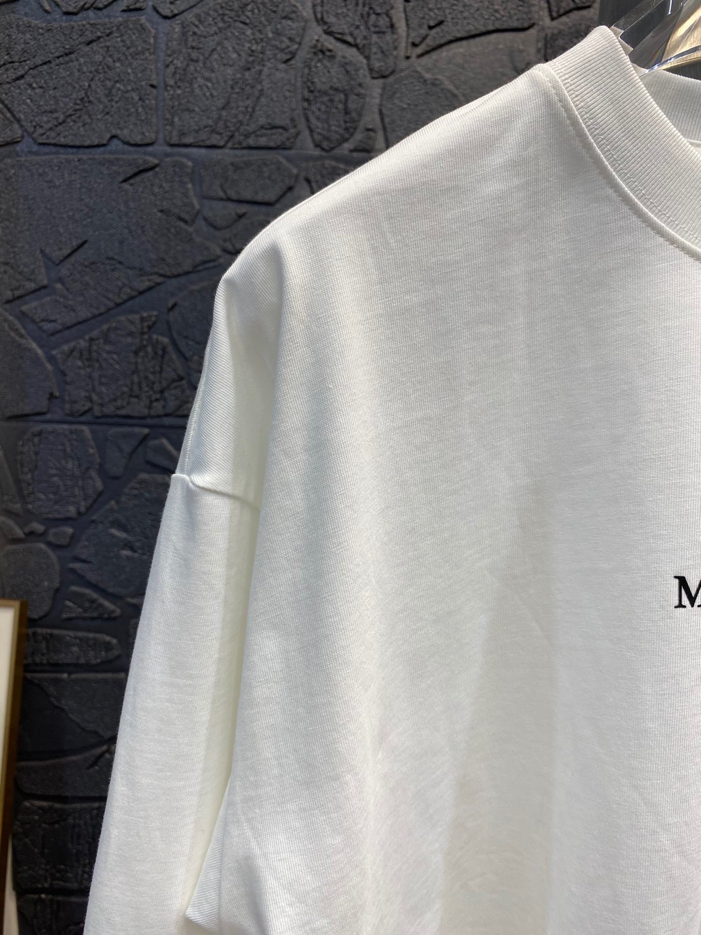 Футболка с длинным рукавом Maison Margiela MM6 с круглым вырезом и принтом букв оптом