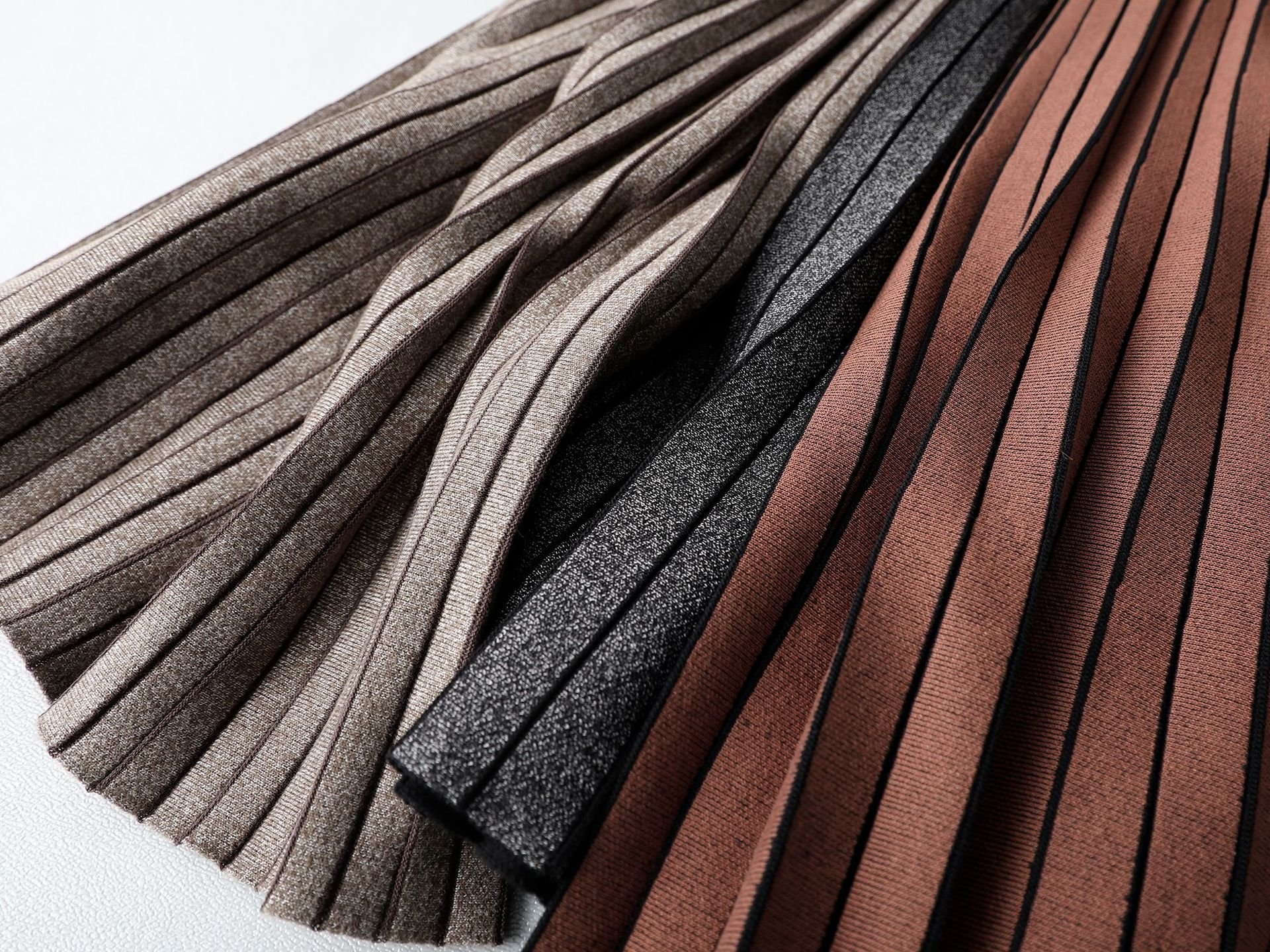 Женская двусторонняя вязаная плиссированная юбка 2023 новинка A-силуэта оптом из Китая