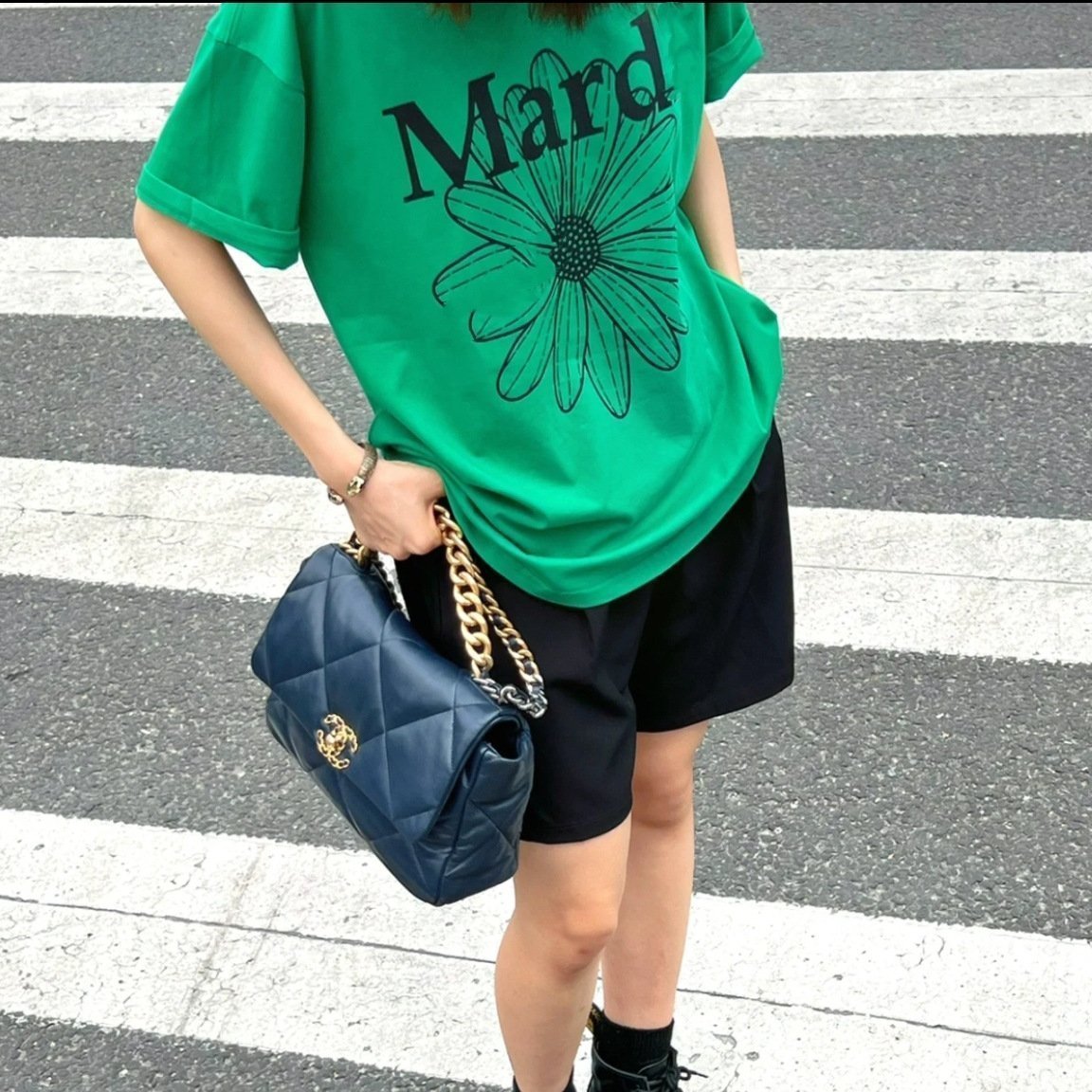 Футболка с коротким рукавом и принтом маленькой собачки оптом