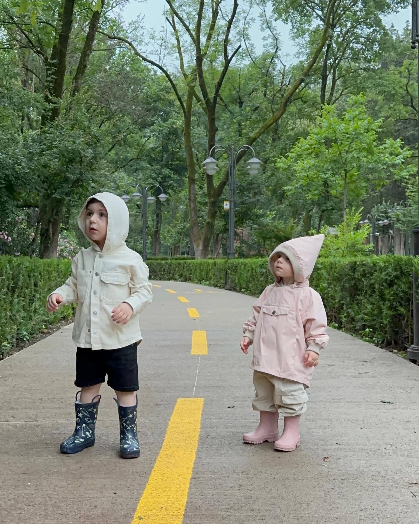 Детский ветровик 2023 осенний новый мужской и женский ветровик с капюшоном оптом из Китая