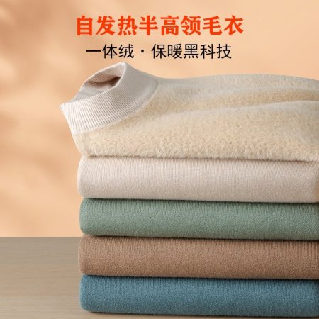 Мужской свитер с полувысоким воротником и флисом для зимы фотография