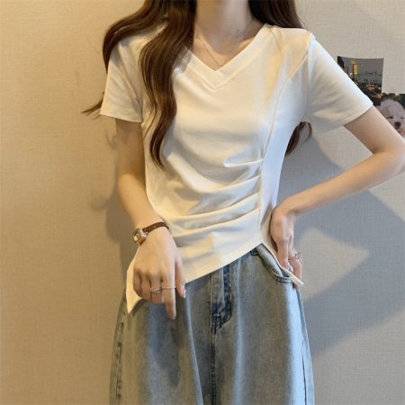 Футболка с коротким рукавом V-образным вырезом фотография