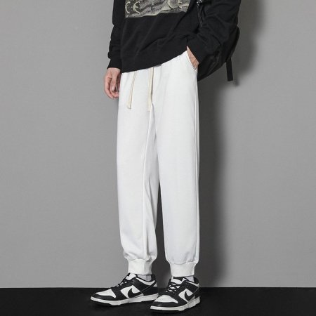 Весенние мужские узкие брюки фотография