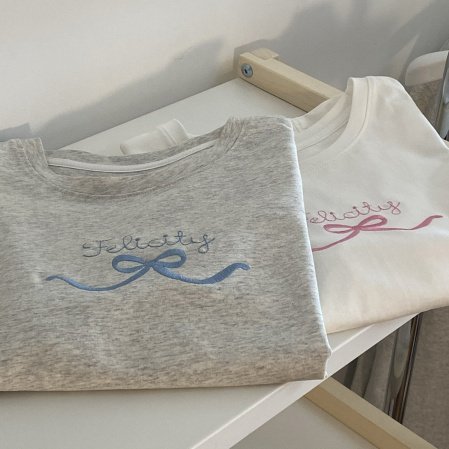 Футболка с вышивкой бабочки и буквами фото