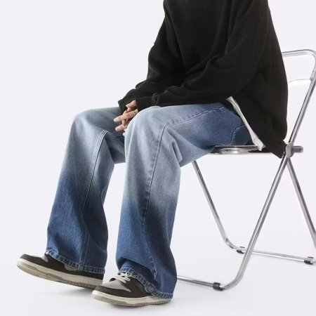 Мужские джинсы весенне-летней коллекции 2023 изображение