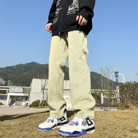 Джинсы с прямым кроем и потертостями фото