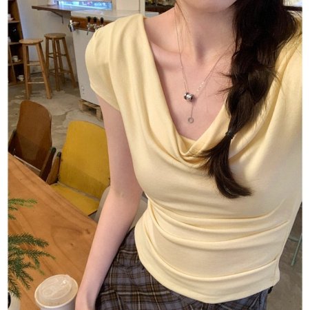 Женская футболка с коротким рукавом фотография