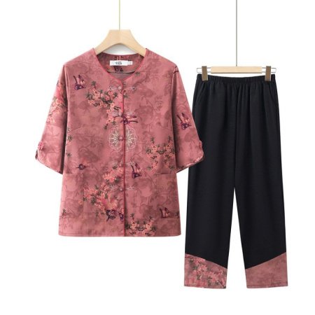 Летний комплект для женщин среднего возраста изображение