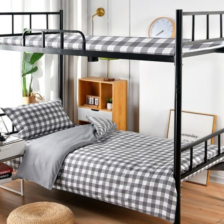 Одеяло для спальни в университетском общежитии фотография