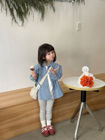 Детская джинсовая куртка весна-осень 2024 изображение