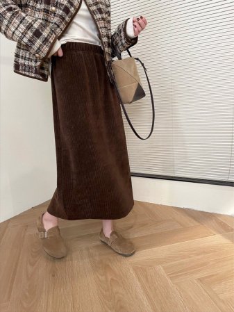 Шерстяная юбка с высокой талией и разрезом фото