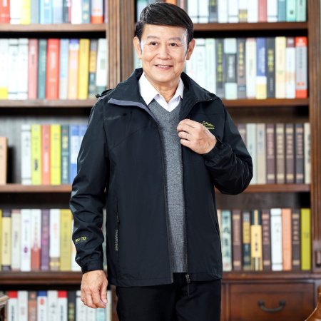 Мужская куртка ветровка с капюшоном фотография