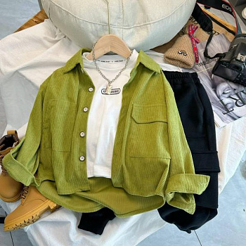 Детская рубашка из вельвета, зеленая фотография