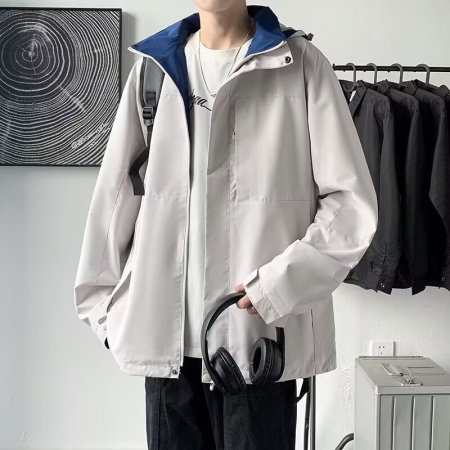 Ветровка с водонепроницаемой тканью фото