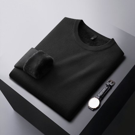 Мужской свитер с полувысоким воротником и флисом для зимы фотография